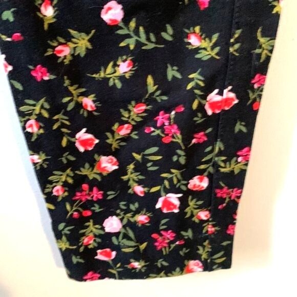 Old Navy Pixie Mid-Rise Floral Pants Size 0 Black - Picture 12 of 12